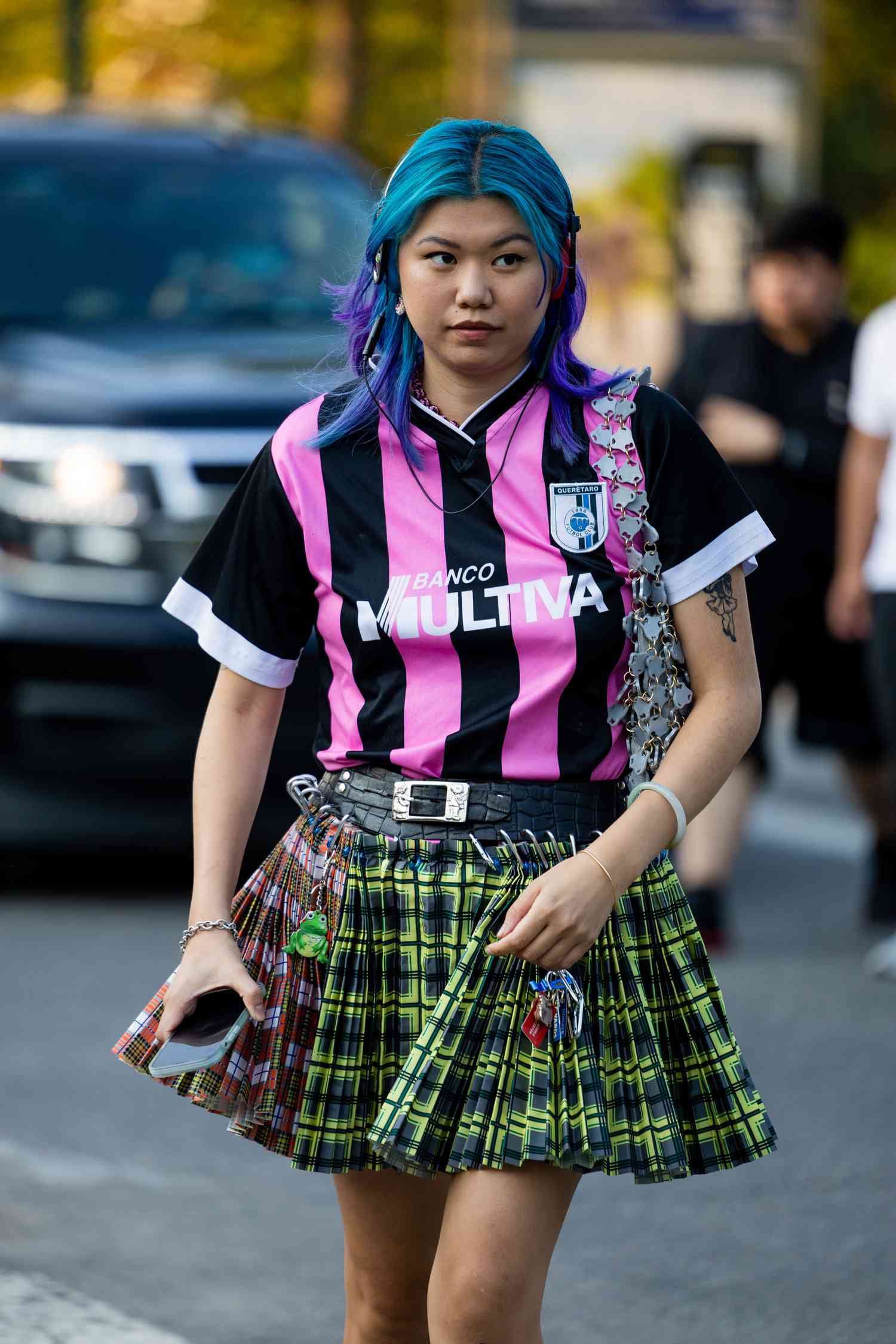 accessorizing a football jersey outfit