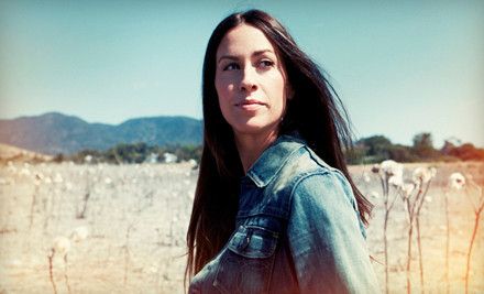 Alanis Morissette outfit combinations for everyday wear.