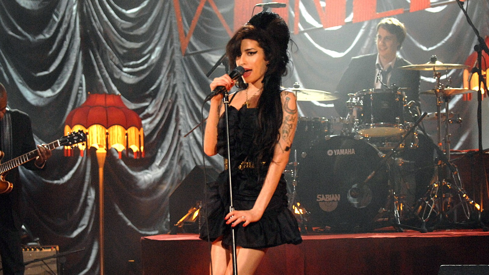 Amy Winehouse outfit ideas 0062