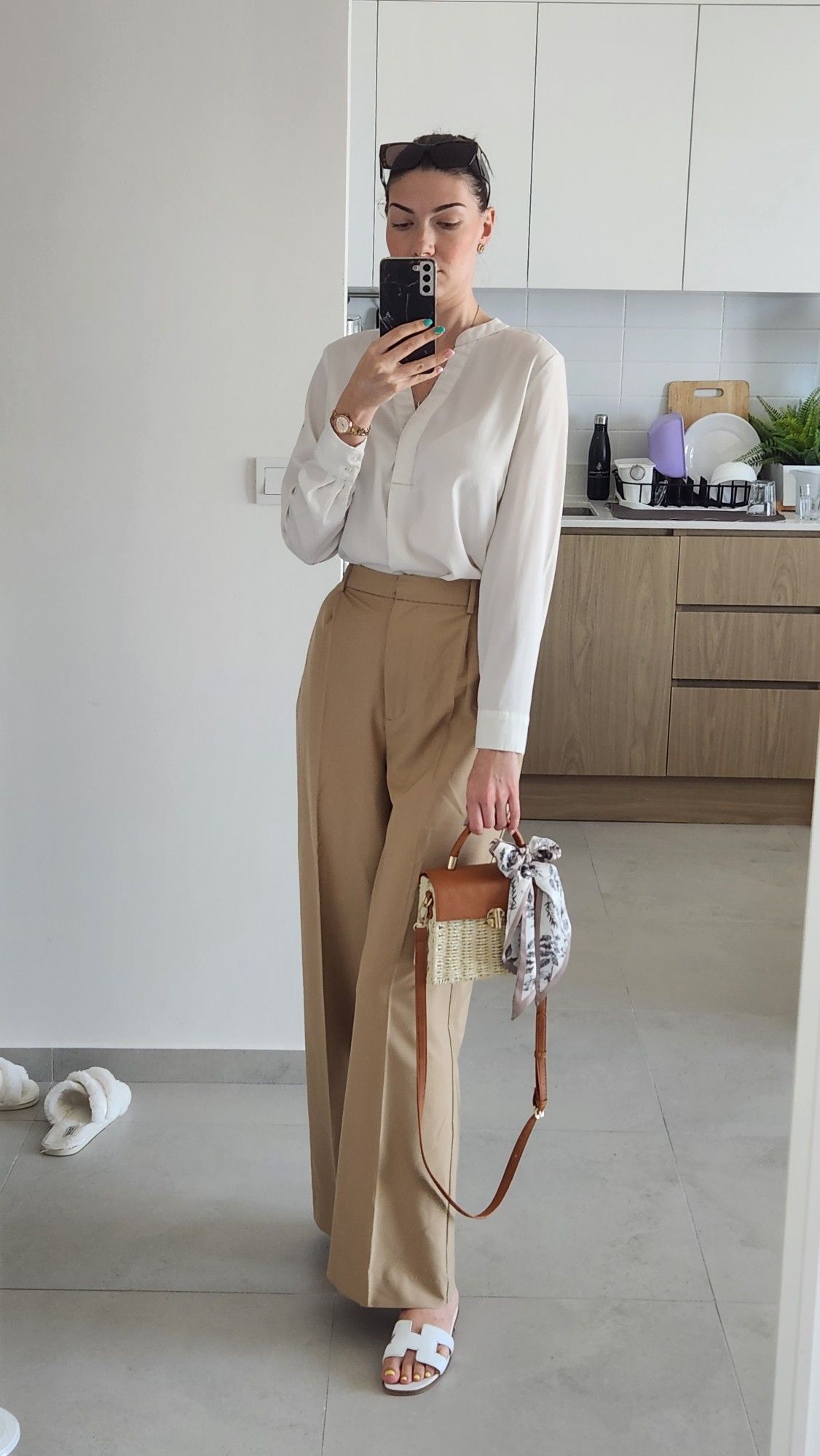 beige pants outfit ideas 0019