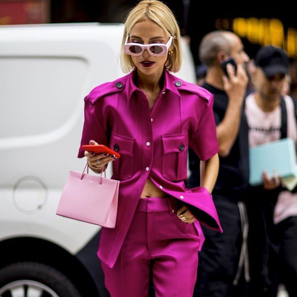 best accessories for magenta outfits