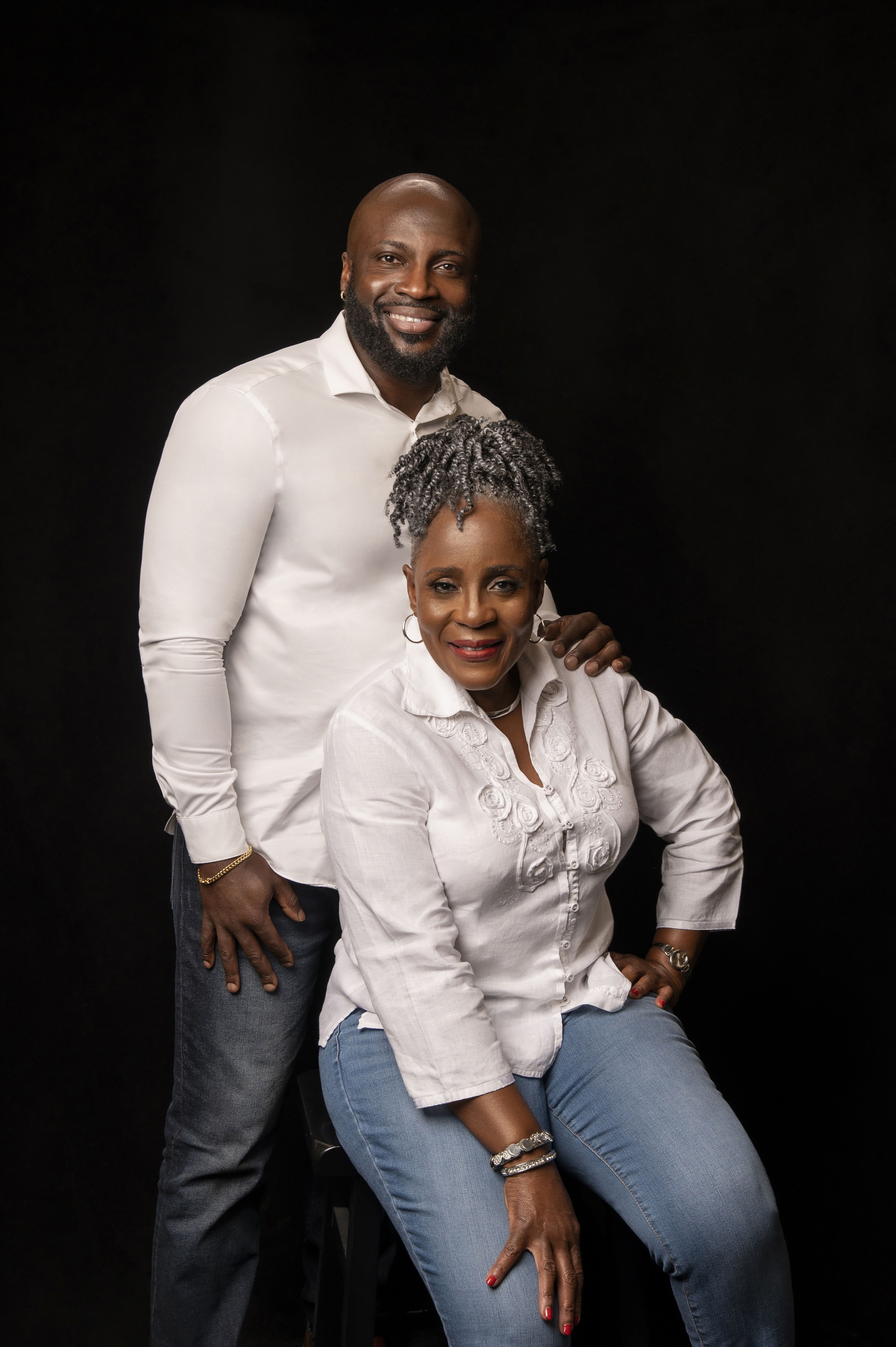 black mom and son photoshoot outfit ideas 0031