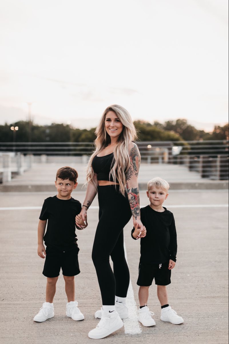 black mom and son photoshoot outfit ideas 0050