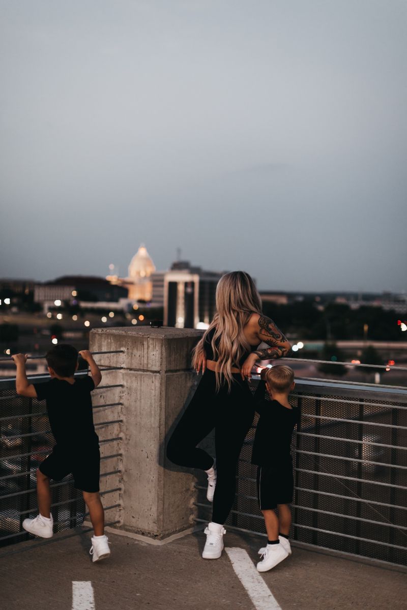 black mom and son photoshoot outfit ideas 0068