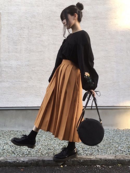 black pleated skirt outfit ideas 0033