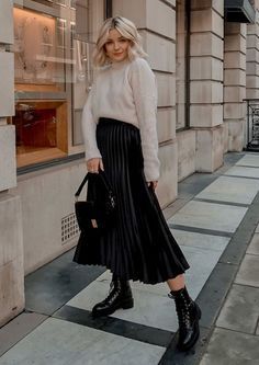 black pleated skirt outfit ideas 0045