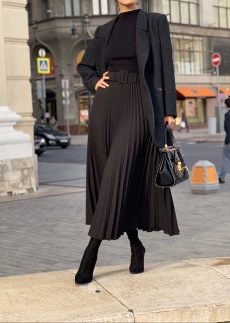 black pleated skirt outfit ideas 0073