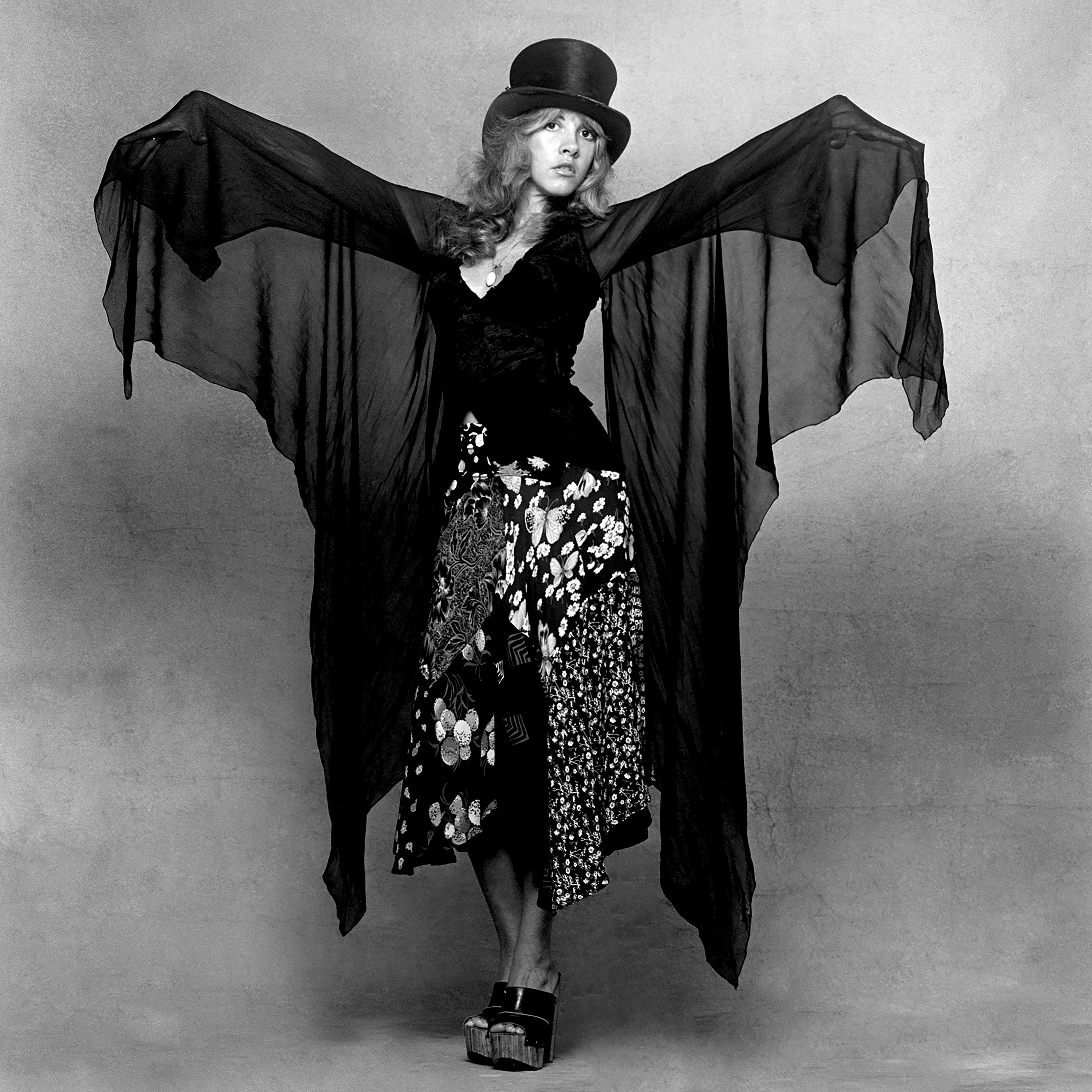 bohemian Stevie Nicks style outfits