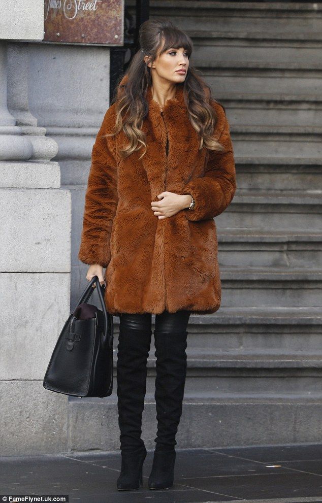 brown fur vest outfit ideas 0039