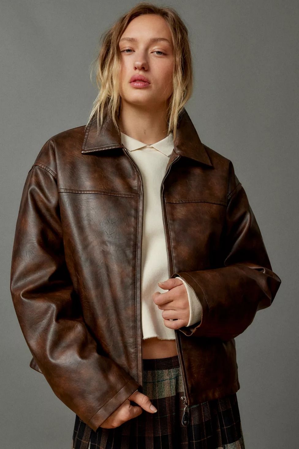 brown leather jacket outfit ideas 0048