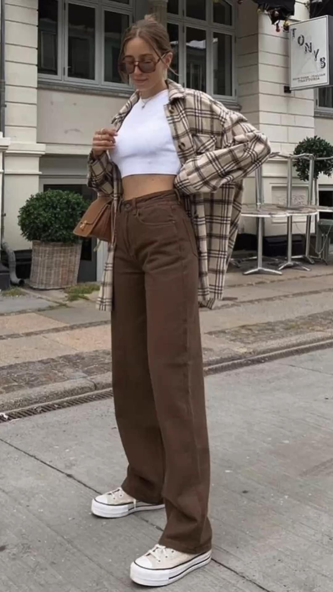 brown pants outfit ideas 0014