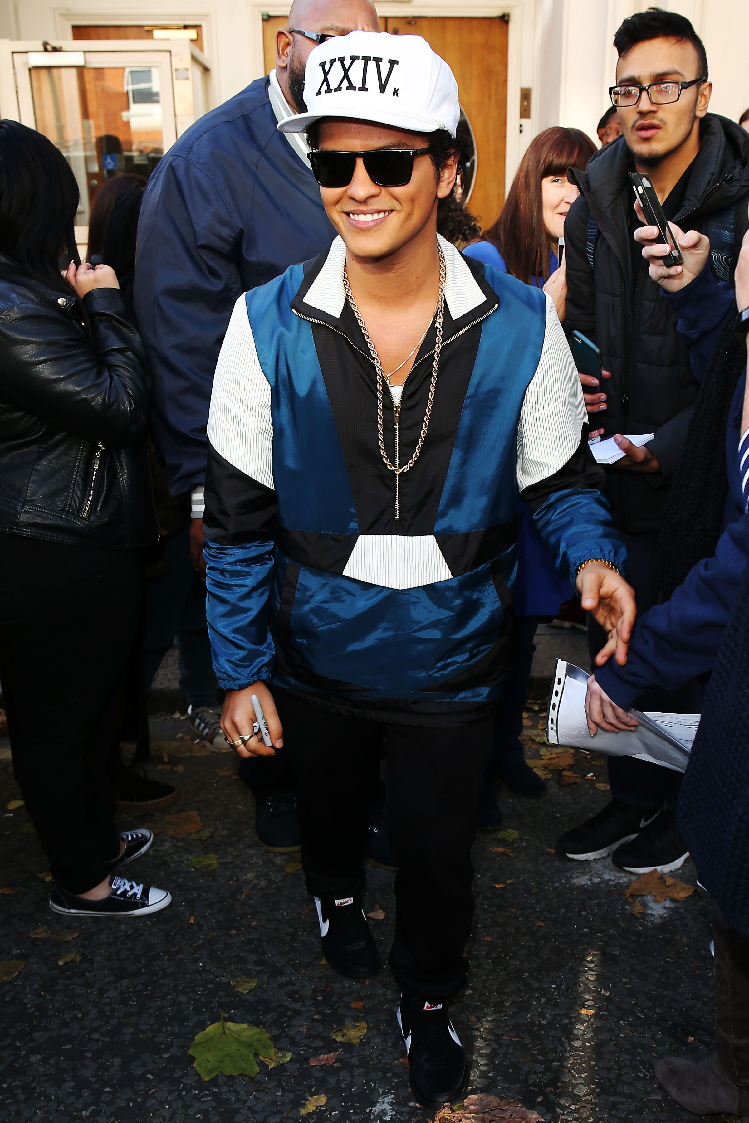 Bruno Mars outfit ideas 0016