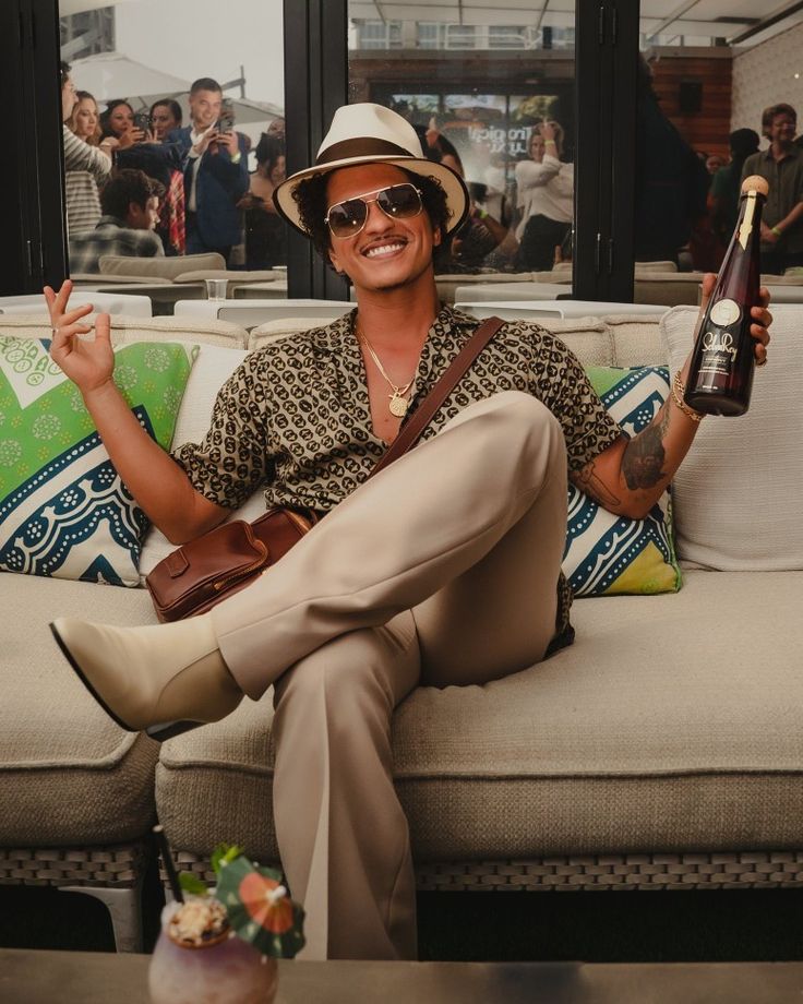 Bruno Mars outfit ideas 0091