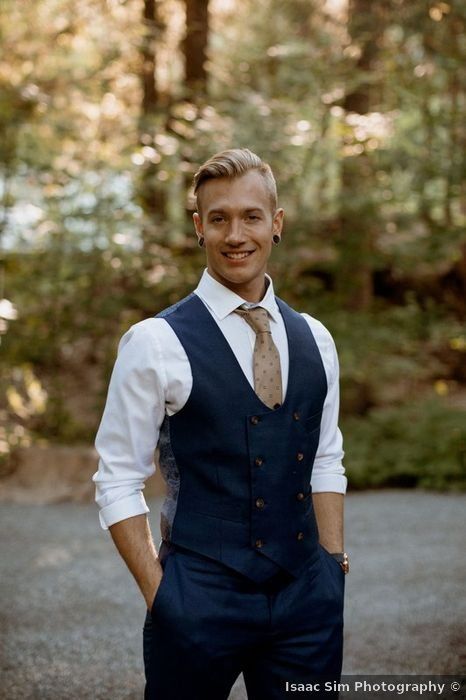 casual Groom outfit ideas for outdoor celebrations