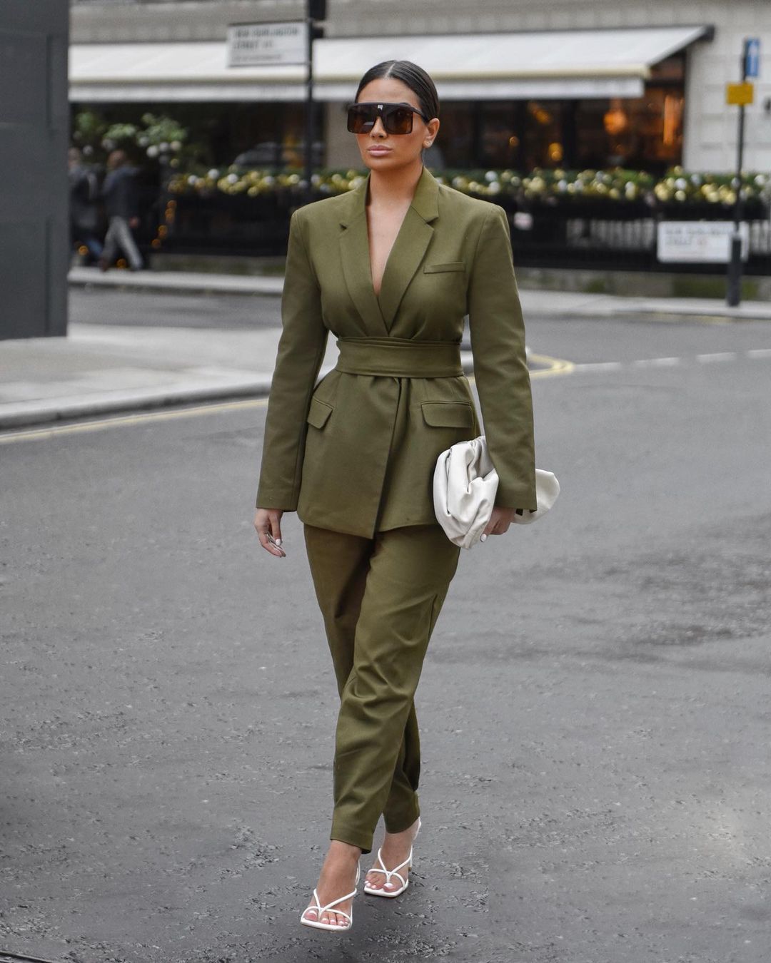 casual olive green jumpsuit outfit ideas for brunch