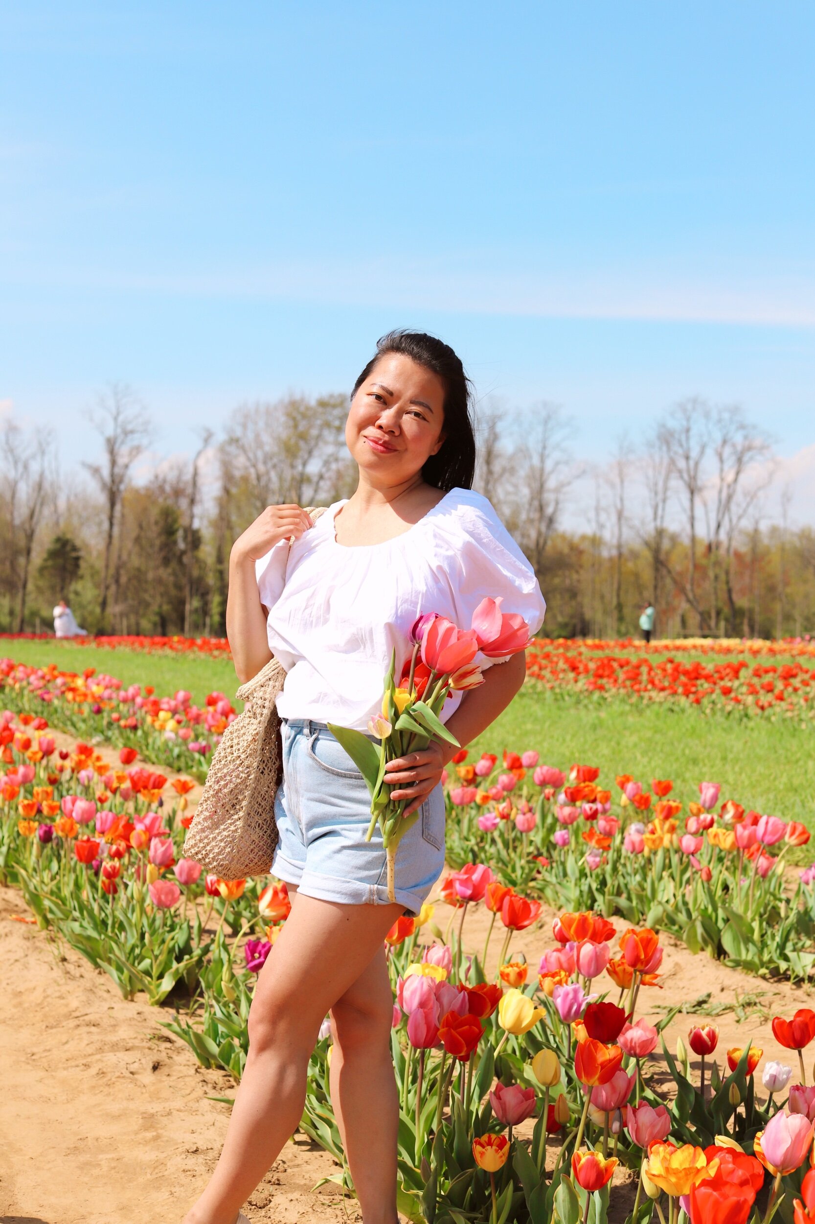 casual tulip farm outfit ideas for photoshoots