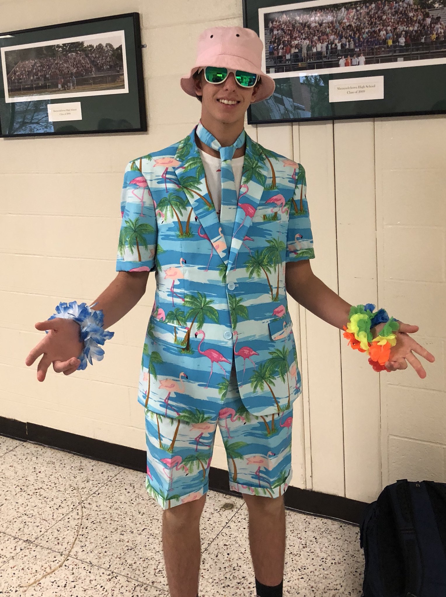 casual yet stylish Jimmy Buffett outfit suggestions