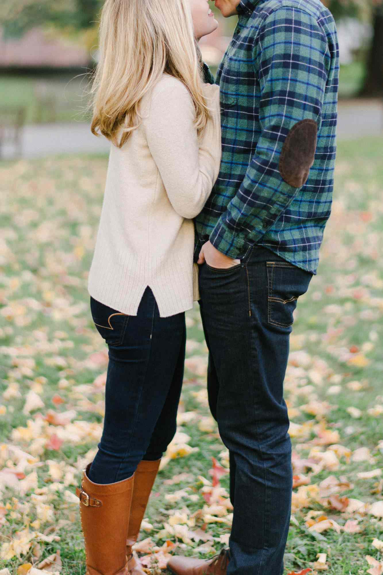 chic Fall Engagement looks to consider