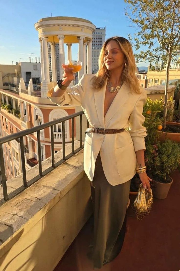 chic gold skirt outfit inspiration