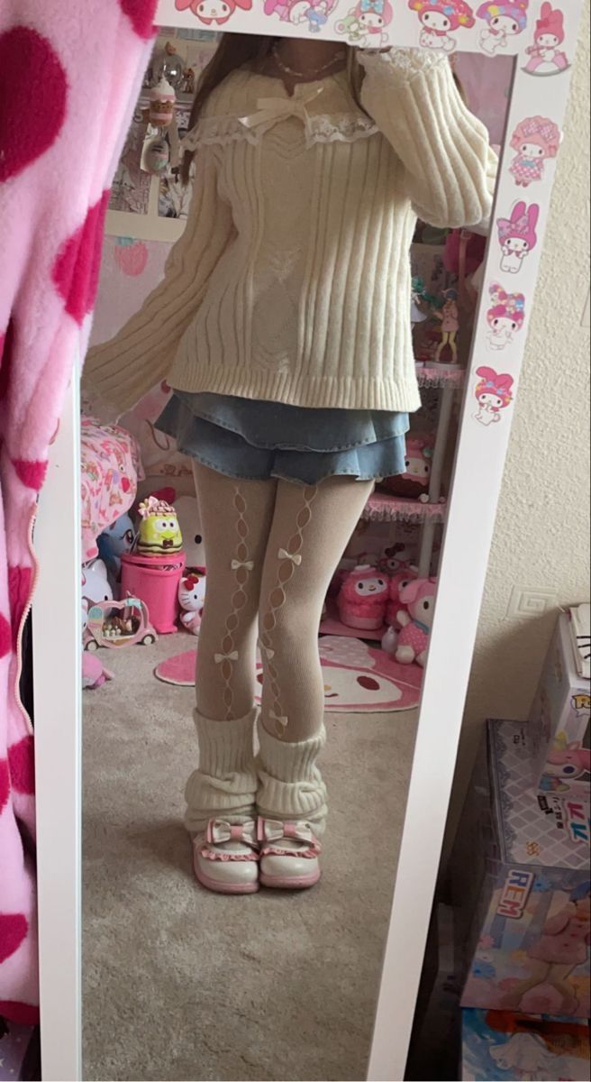 chic kawaii outfit ideas for college events.