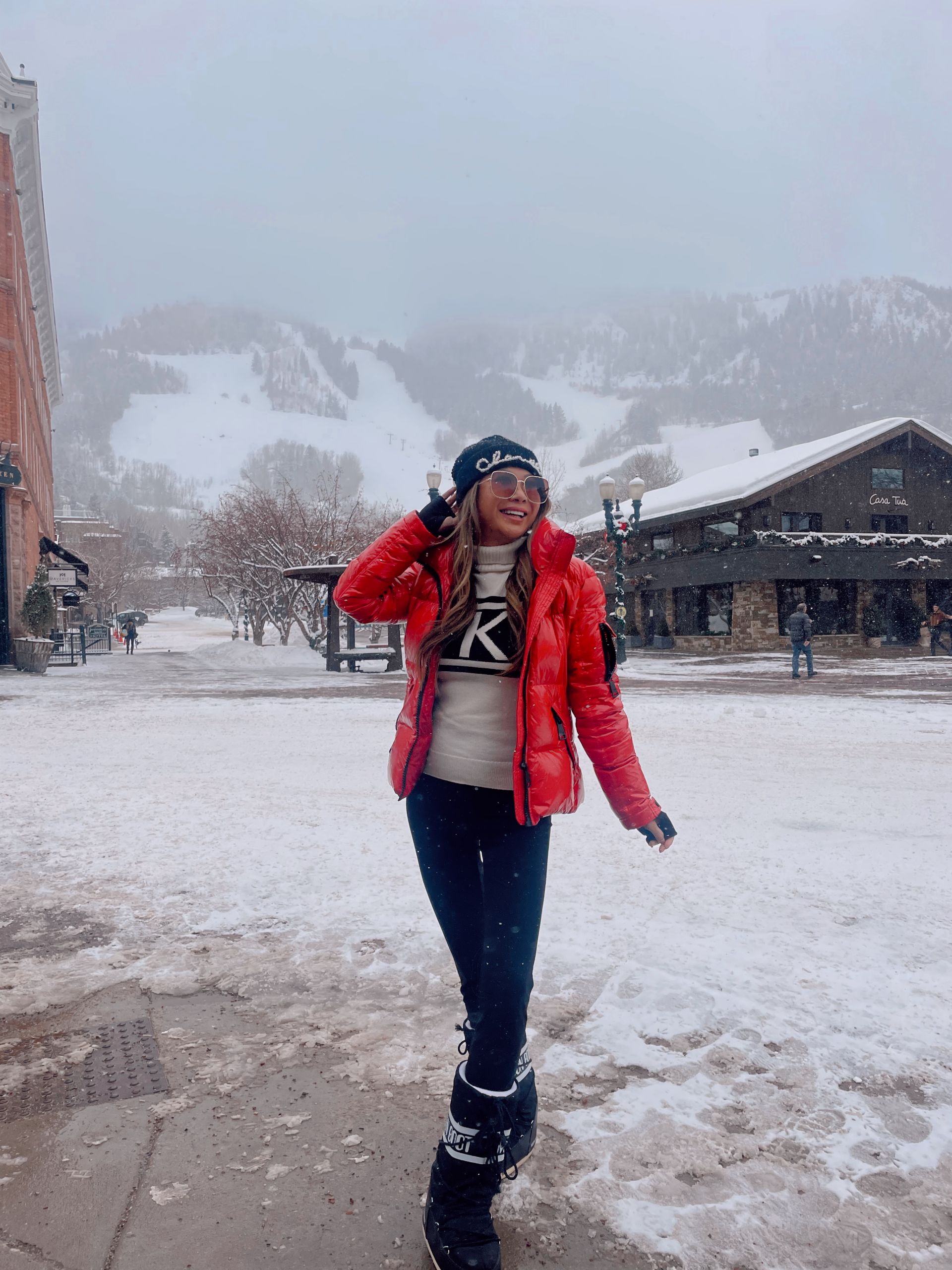 chic womens ski outfit ideas with accessories