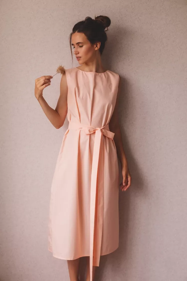 classy peach dress outfit suggestions