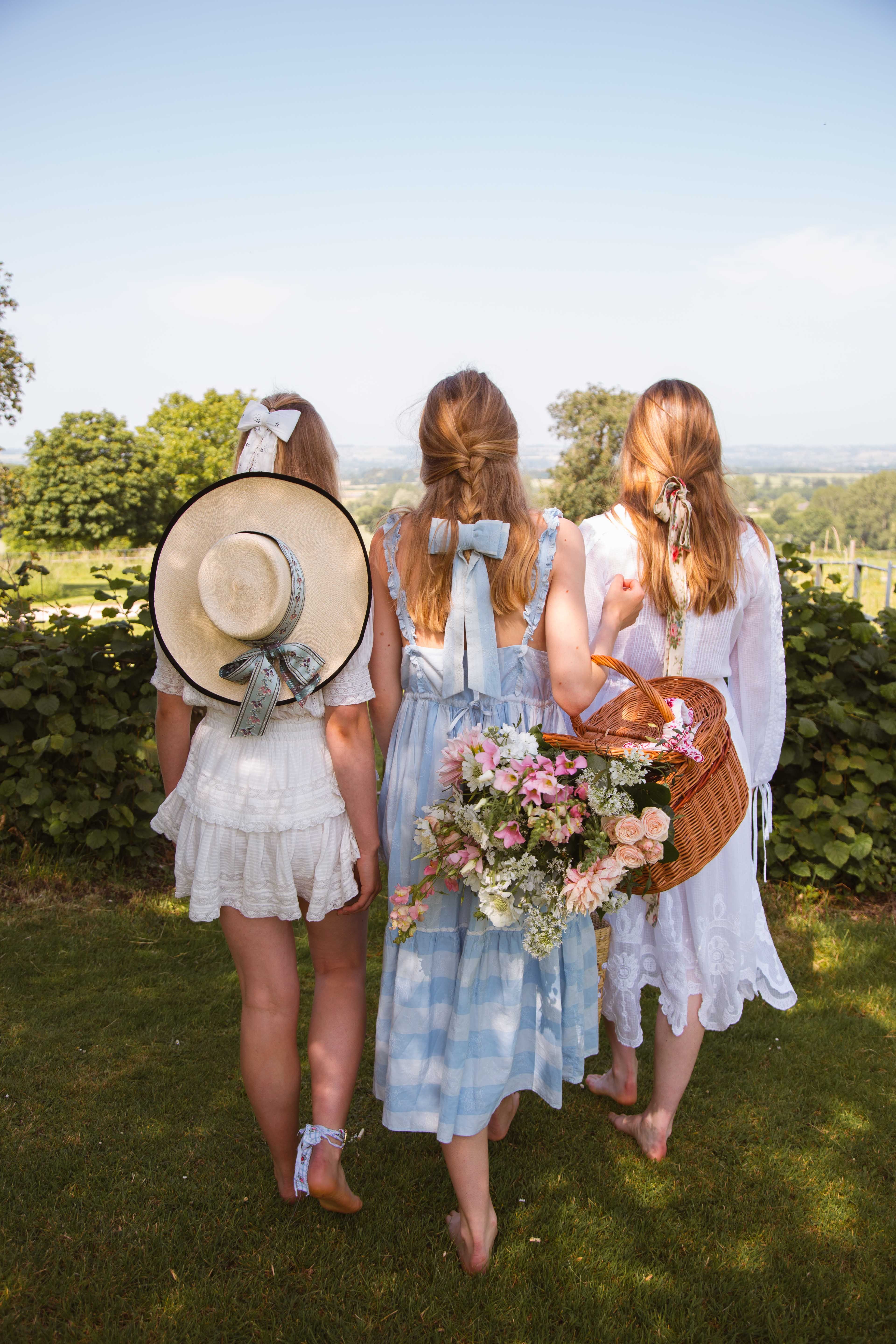 comfortable casual garden party ensembles