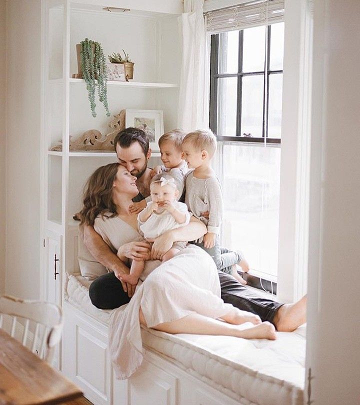 comfortable family photo outfit ideas for relaxed family shoots