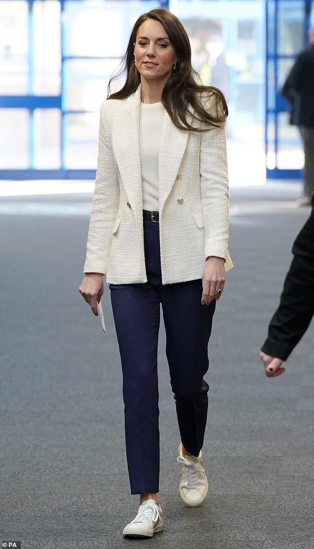 cream blazer outfit ideas 0011