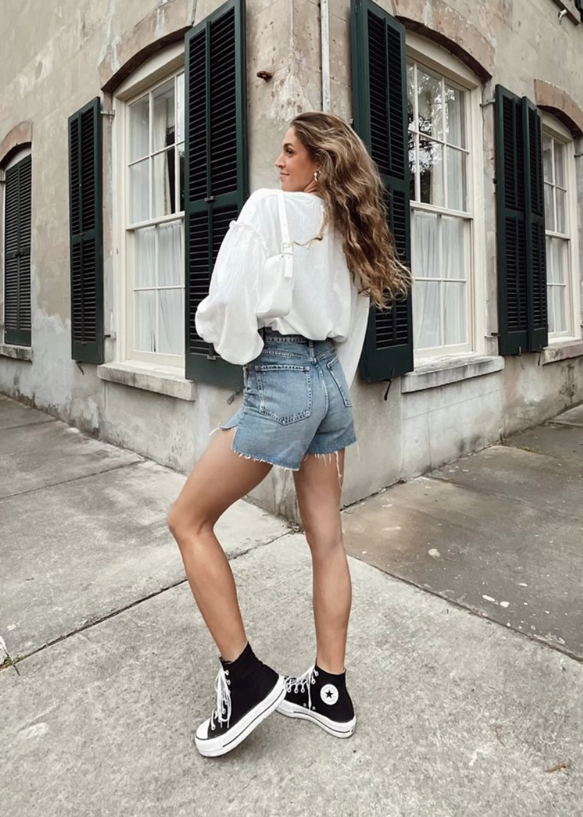 denim shorts outfit ideas with sneakers 0022