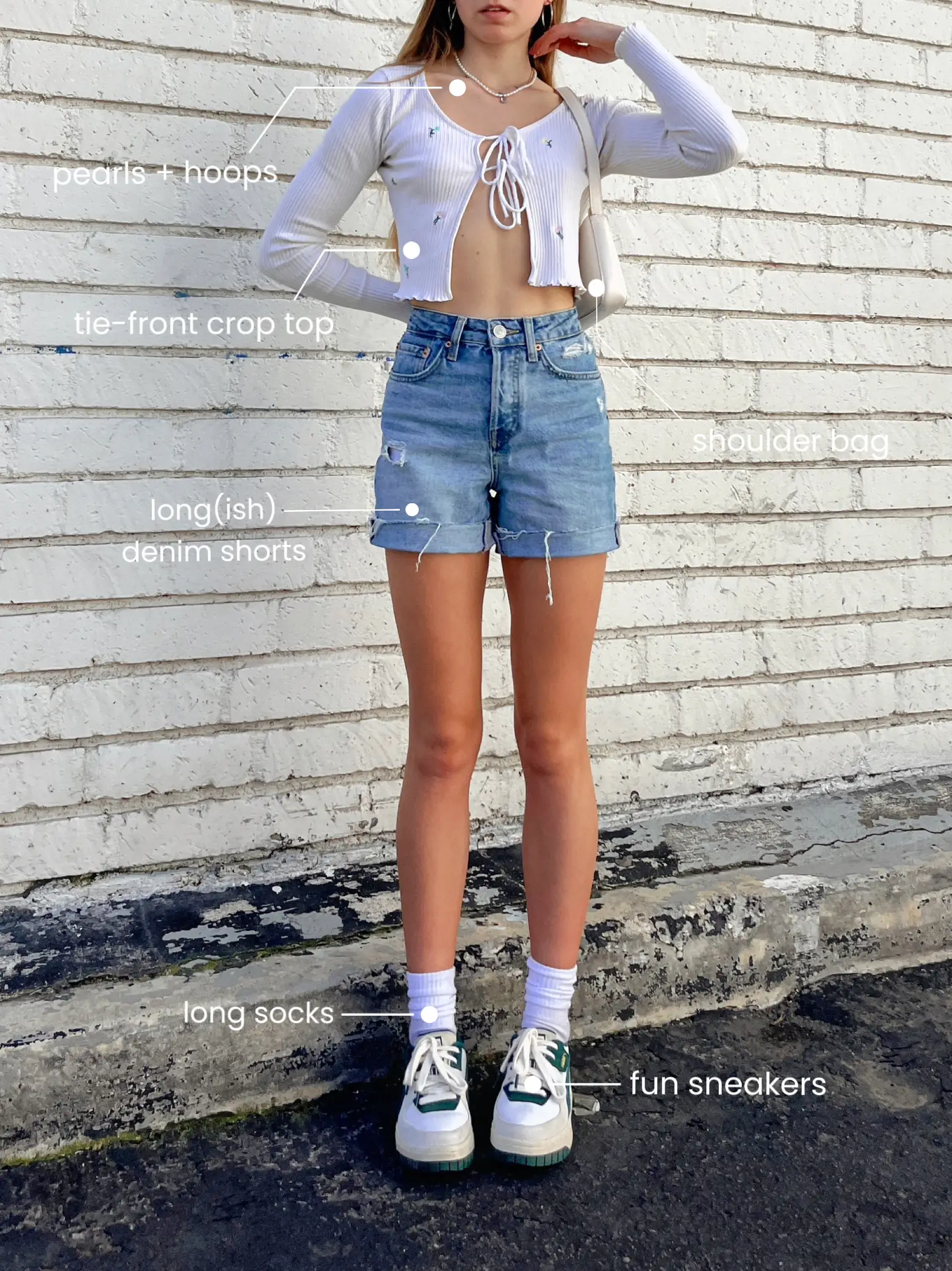 denim shorts outfit ideas with sneakers 0049