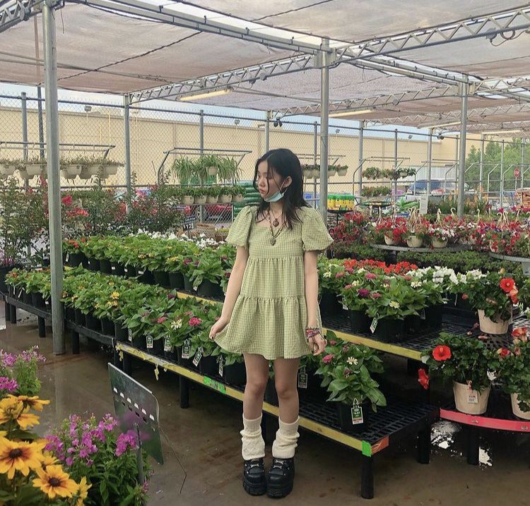 fashionable gardening outfit ideas.