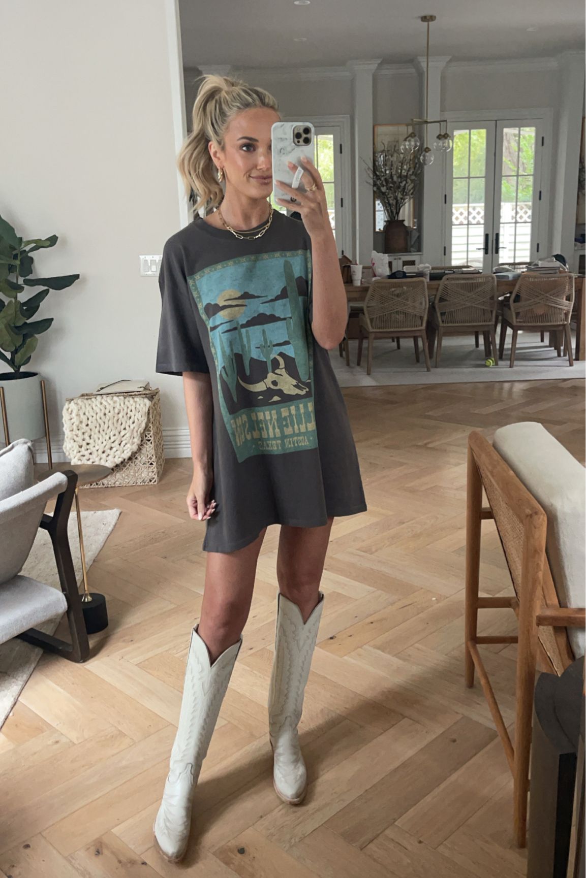 fashionable looks for Willie Nelson concert