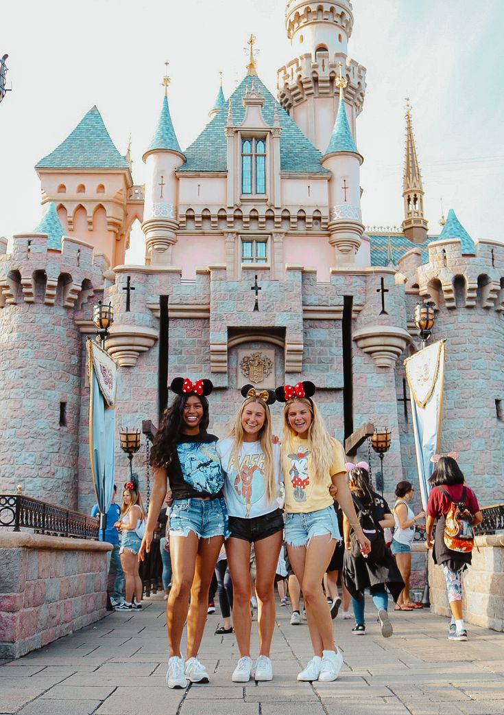 fashionable outfit ideas for Disneyland