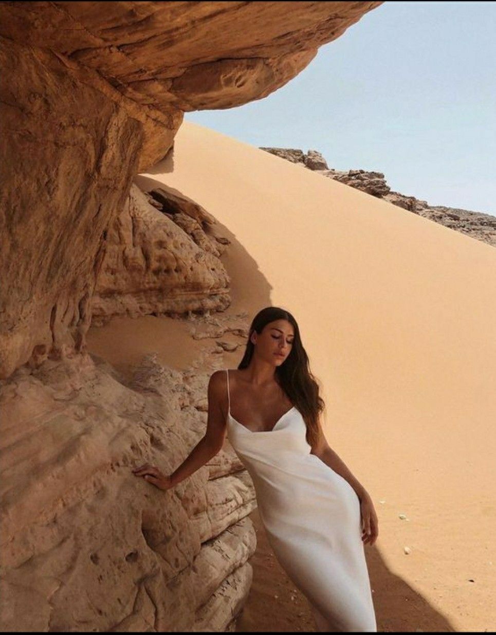 fashionable sand dunes outfit ideas with accessories