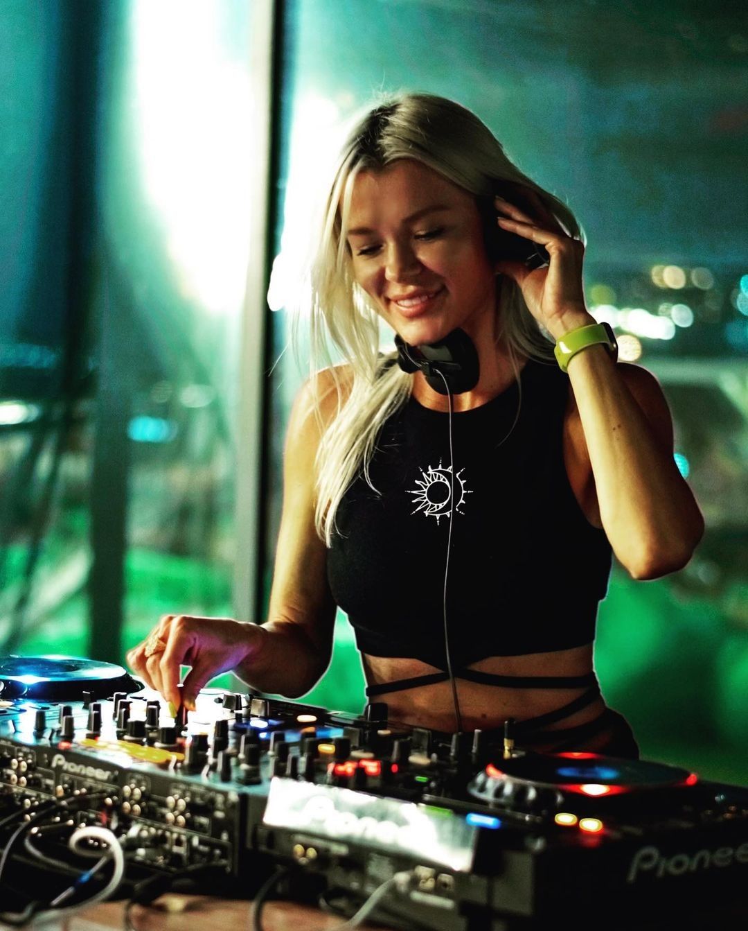 female DJ outfit ideas 0015