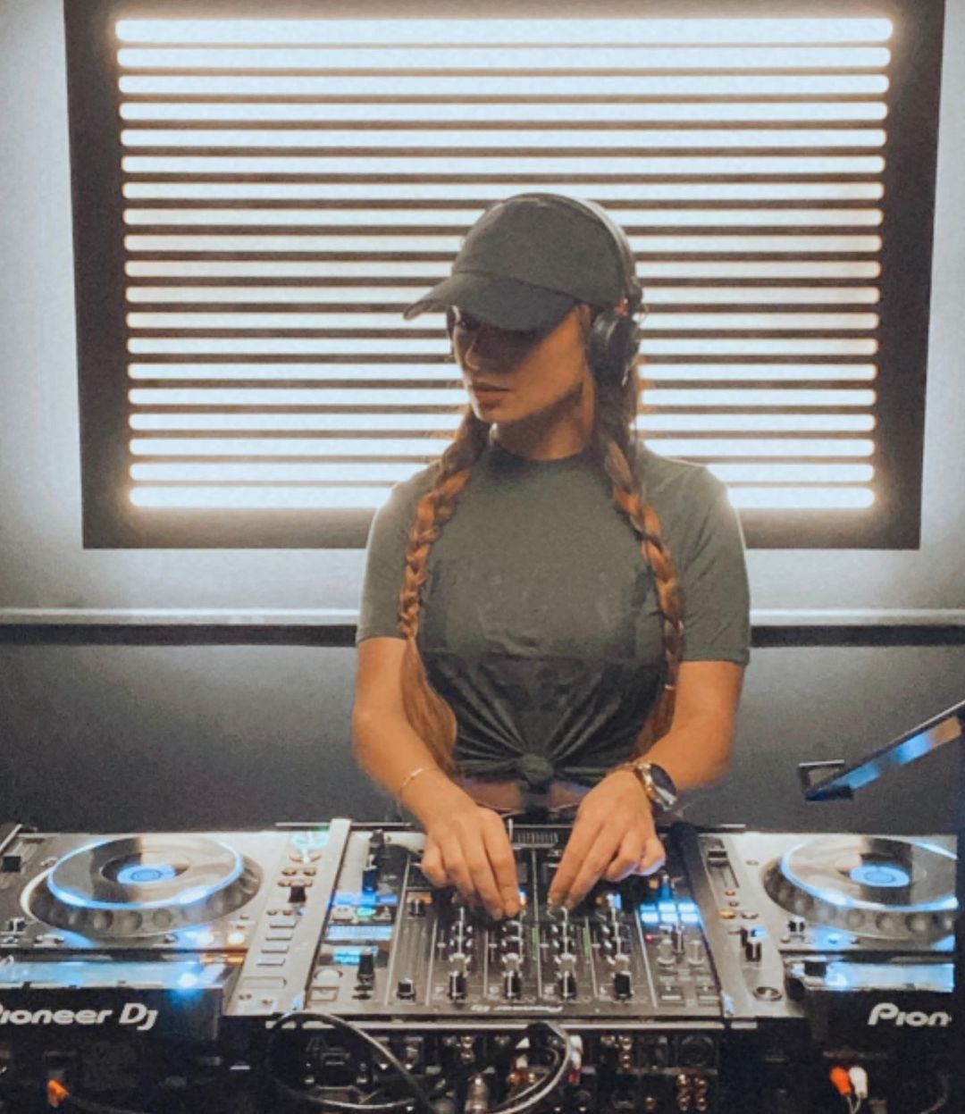 female DJ outfit ideas 0023