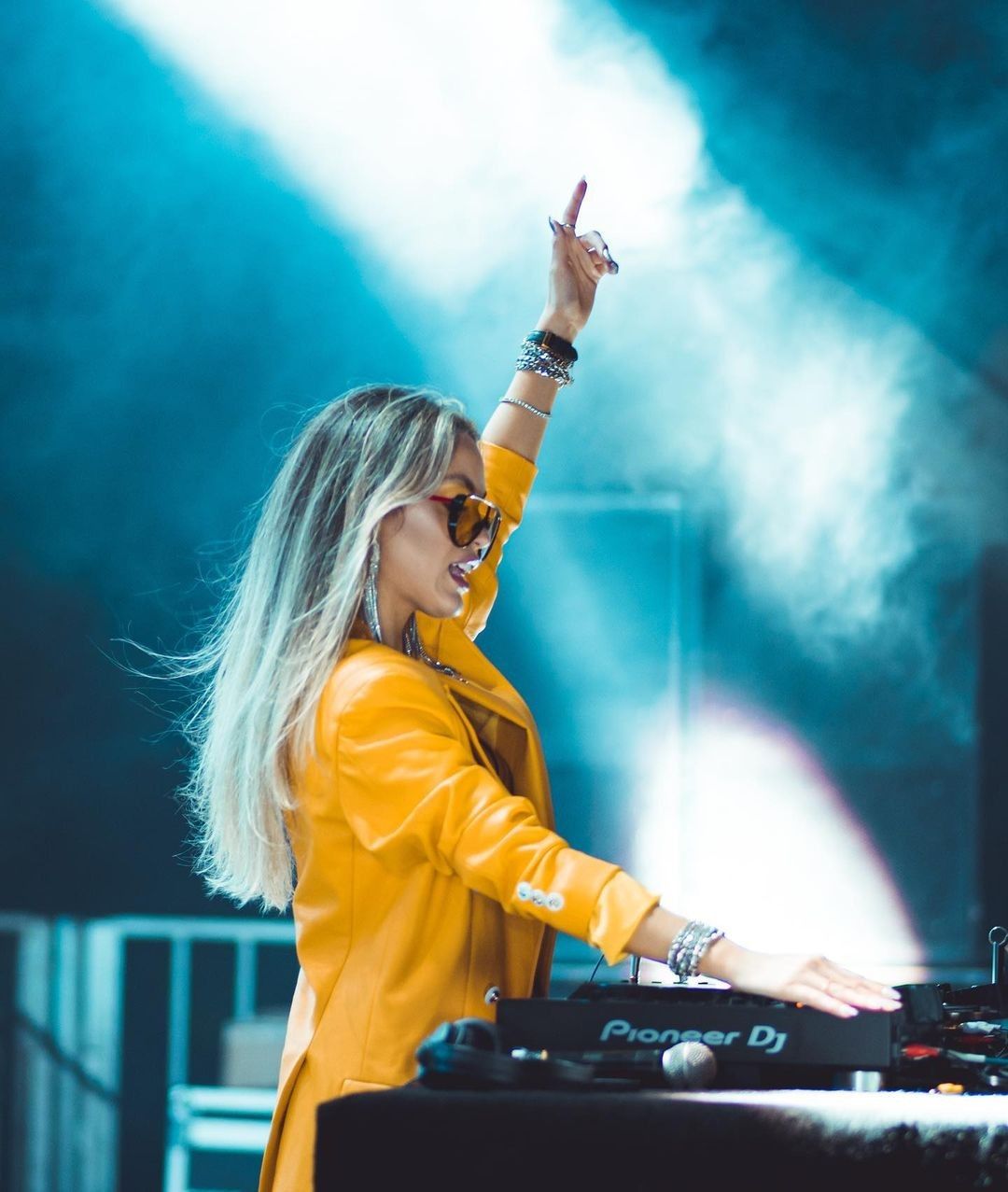 female DJ outfit ideas 0024