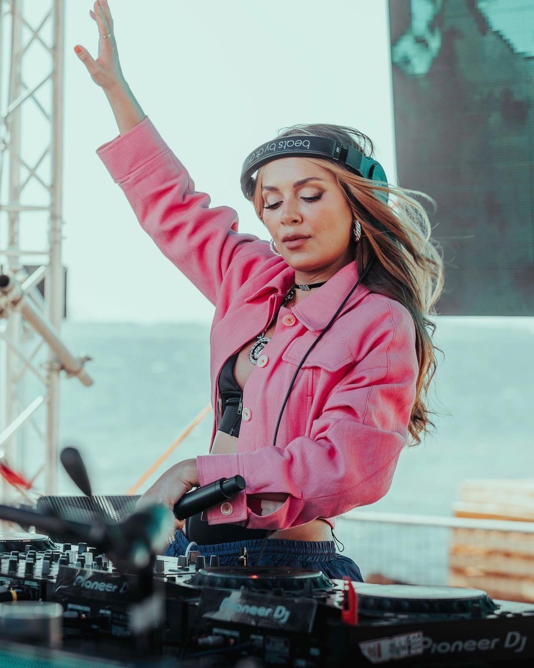 female DJ outfit ideas 0025