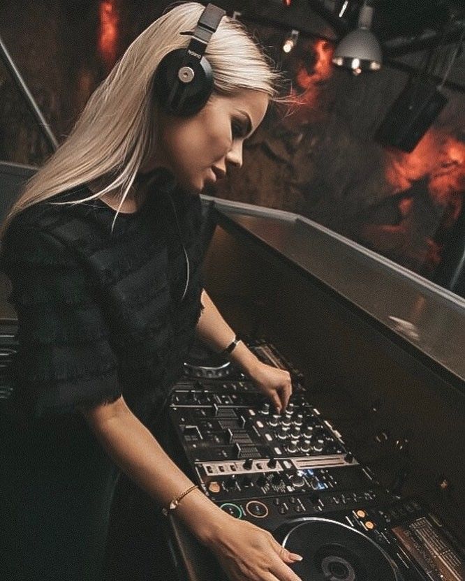 female DJ outfit ideas 0044