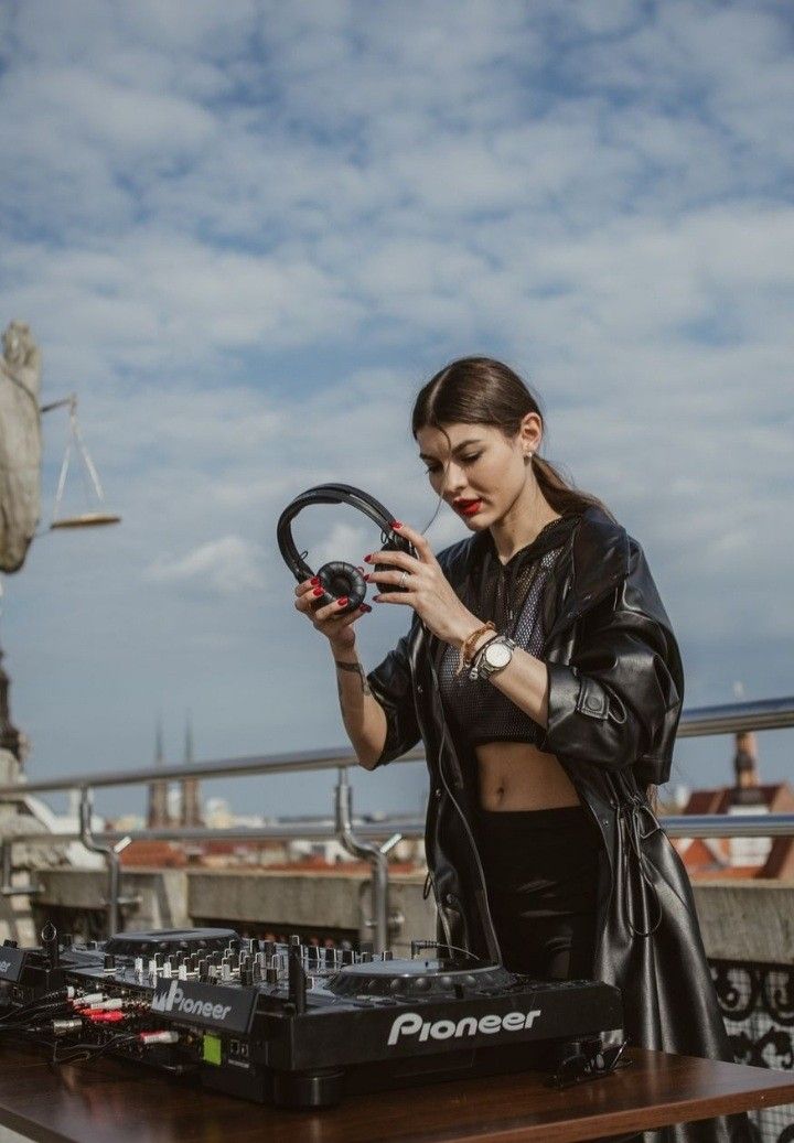 female DJ outfit ideas 0053