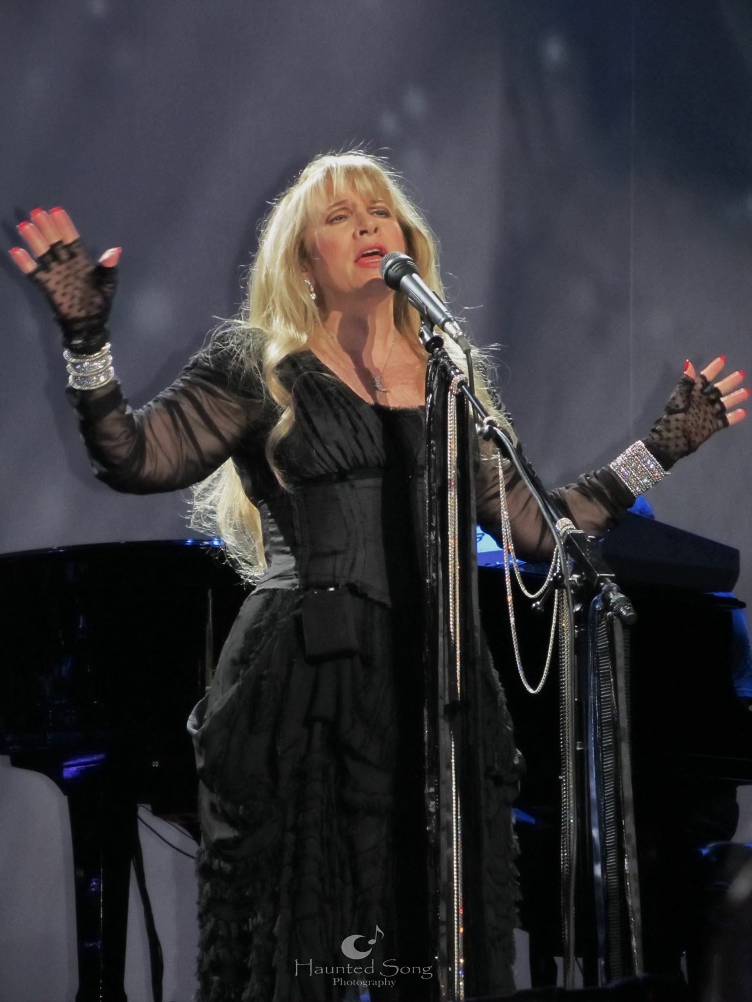 Fleetwood Mac concert outfit ideas 0067