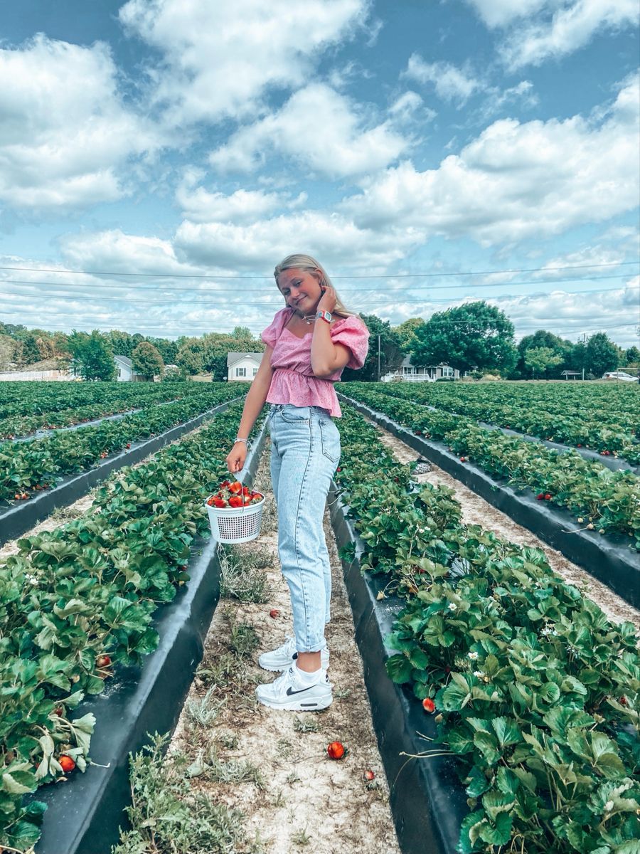 fun strawberry picking outfit ideas for couples