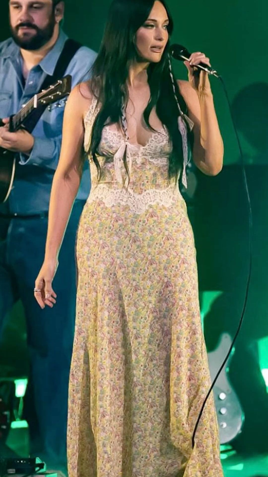 glamorous Kacey Musgraves concert outfit recommendations.