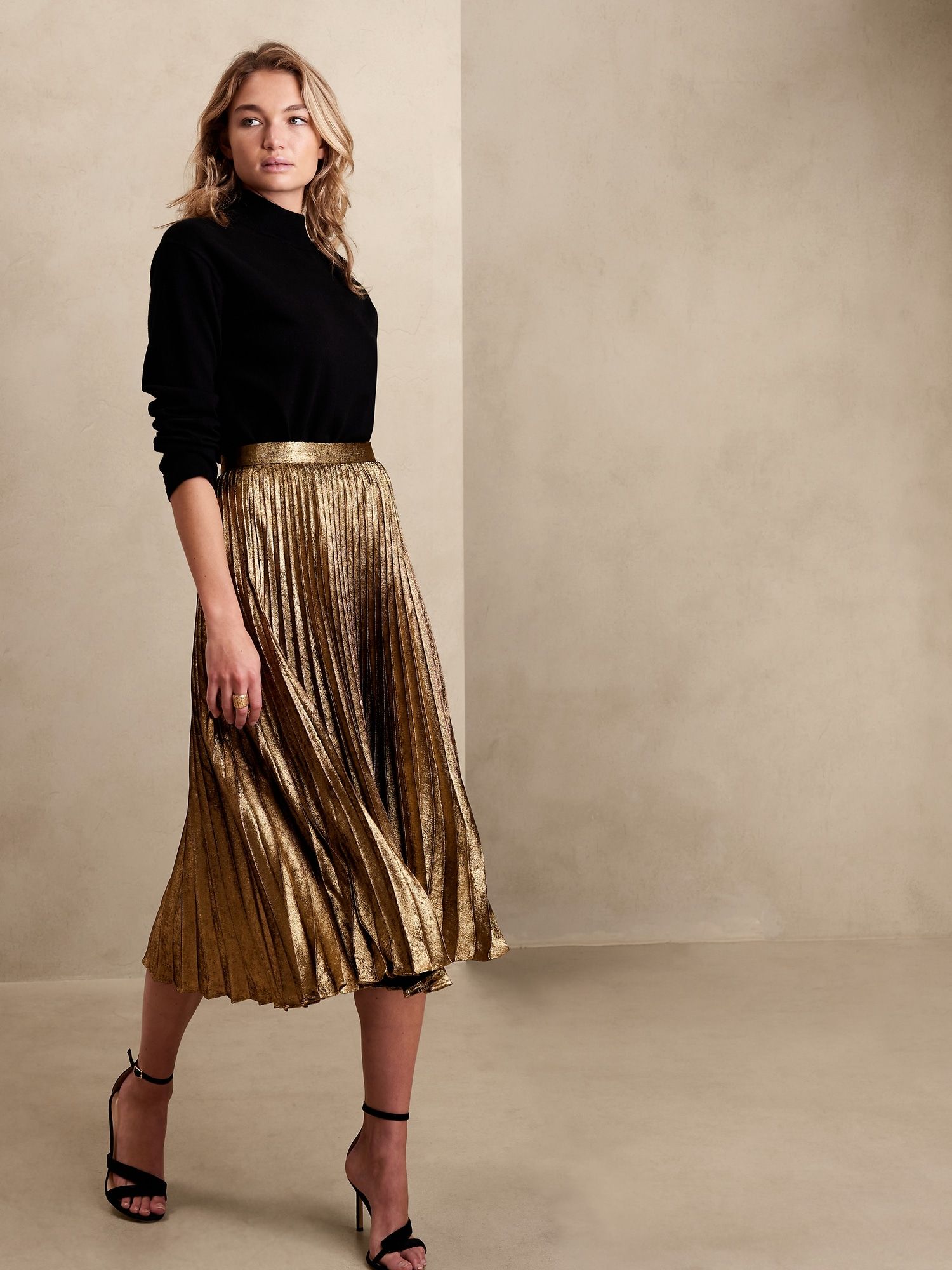 gold skirt outfit ideas 0046