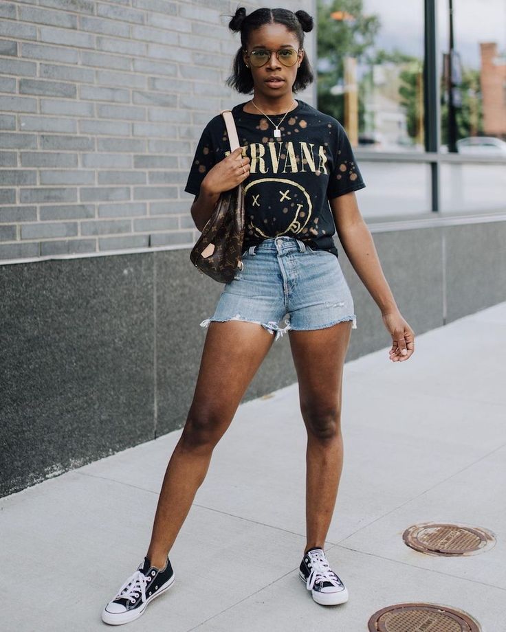 graphic tee outfit ideas for casual outings