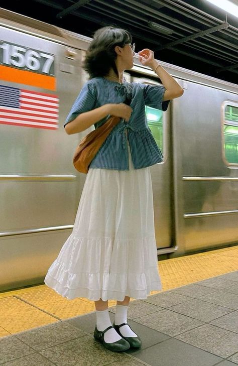 how to accessorize a white midi skirt