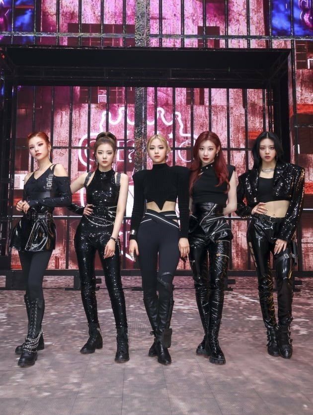 Itzy concert outfit ideas 0049