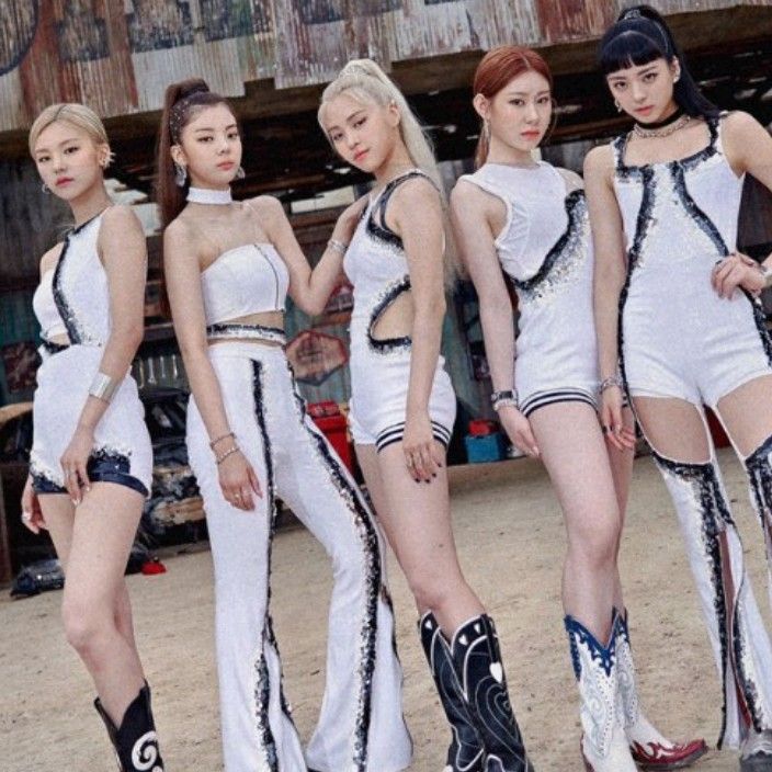 Itzy concert outfit ideas 0063