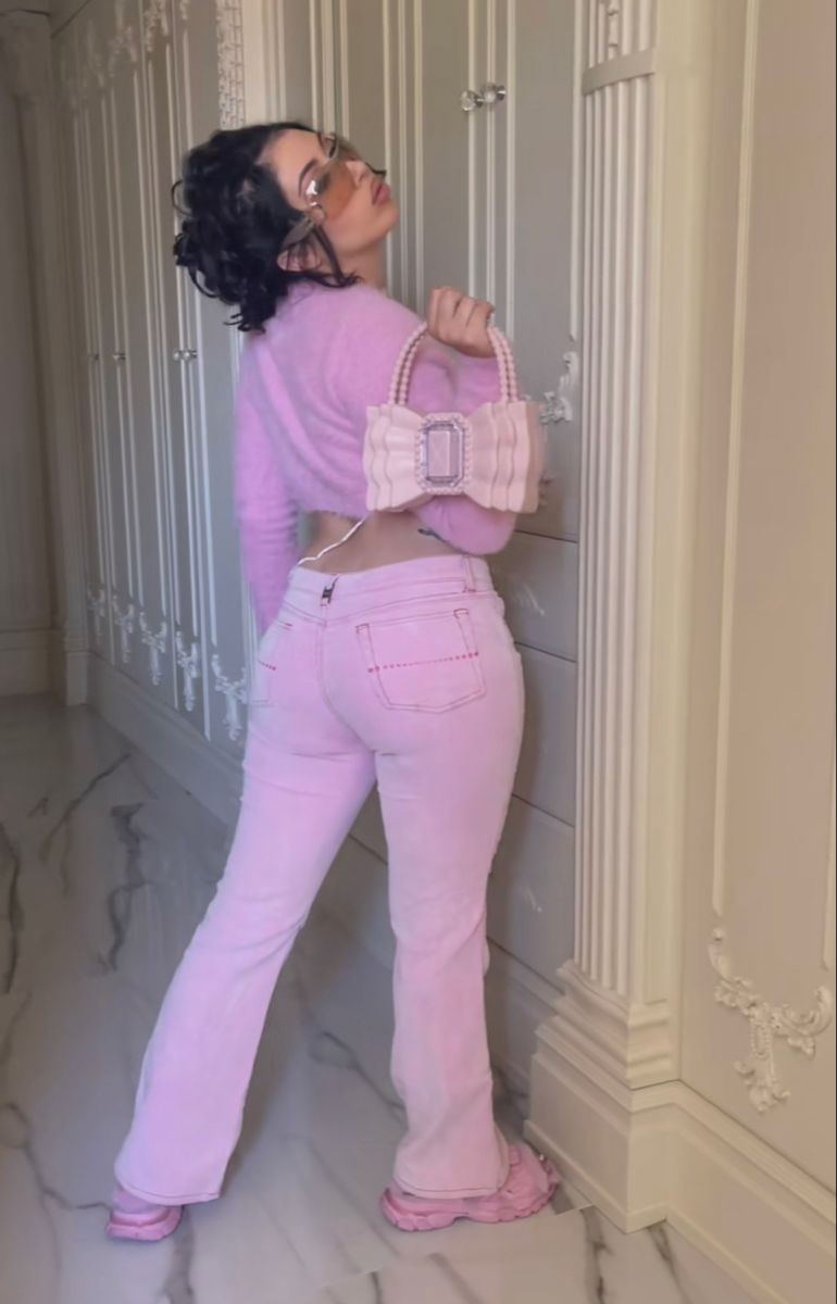 Kali Uchis concert outfit ideas 0024